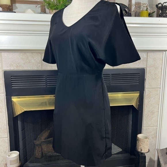 Bcbgeneration Black Mini Up Side Down Sleeves Structured Dress With Back Cut Out - Picture 4 of 12